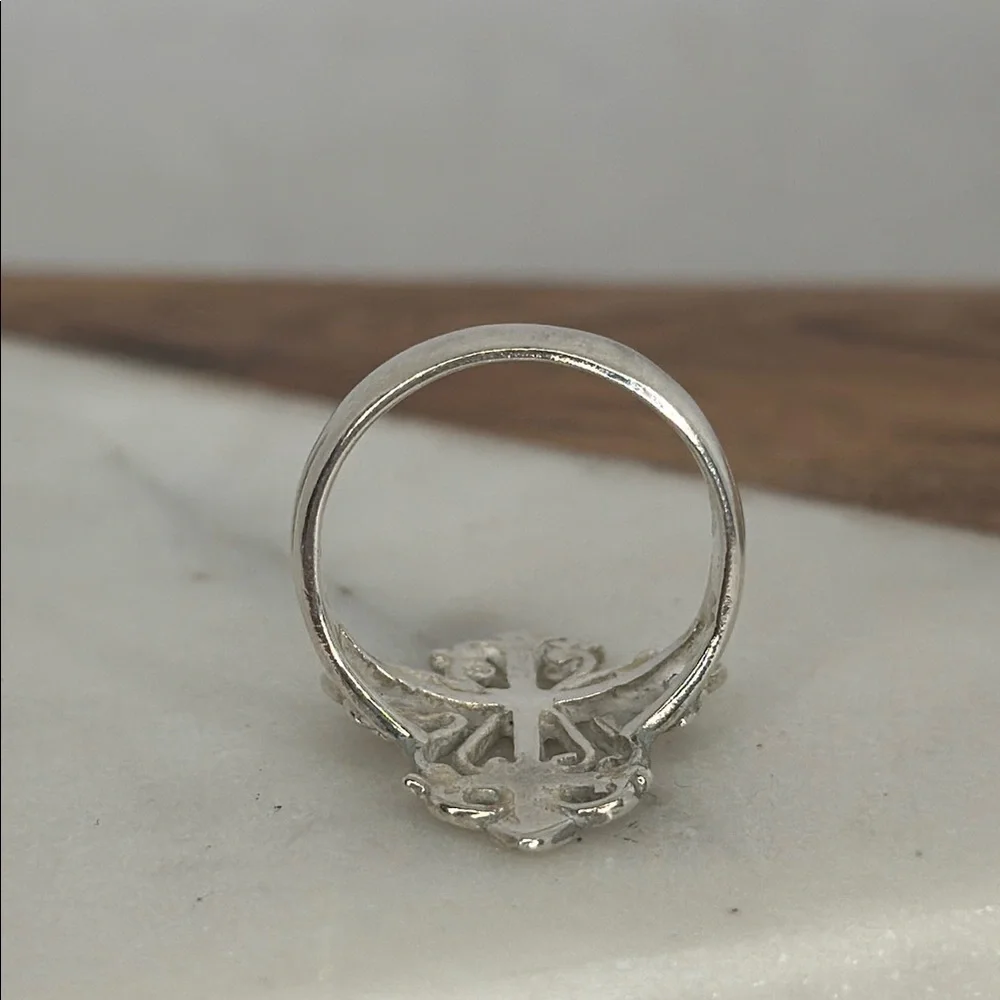 Ornate Silver 925 Antique Ring with Intricate Cross Design Lot D36